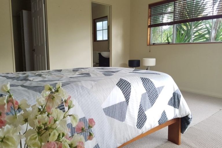 Photo of property in 9 Remuremu Street, Long Bay, Auckland, 0630