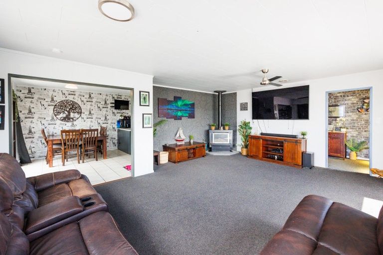 Photo of property in 16 Dunk Place, Milson, Palmerston North, 4414