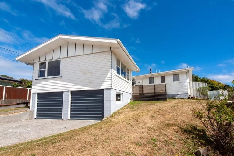 Photo of property in 23 Diane Grove, Paparangi, Wellington, 6037