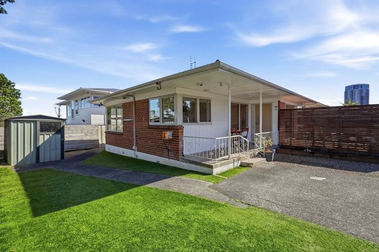 Photo of property in 1/13 Esmonde Road, Takapuna, Auckland, 0622
