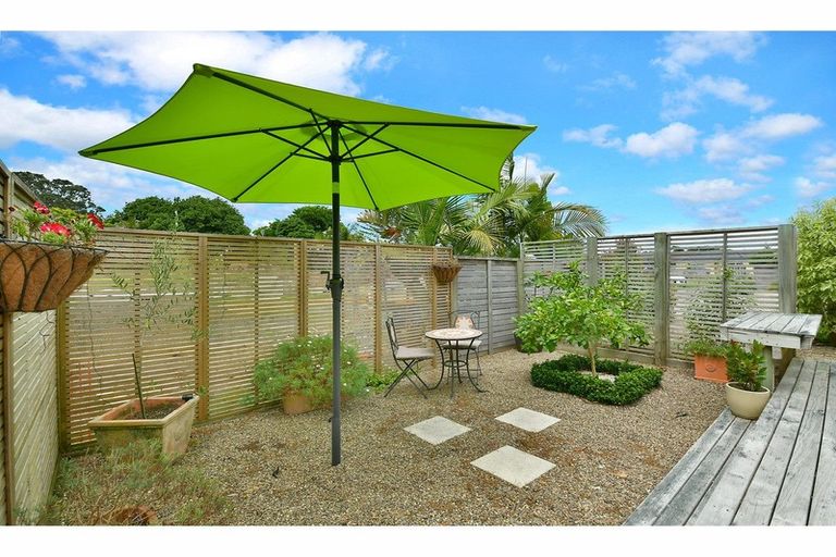 Photo of property in 23 Annalise Place, Orewa, 0931