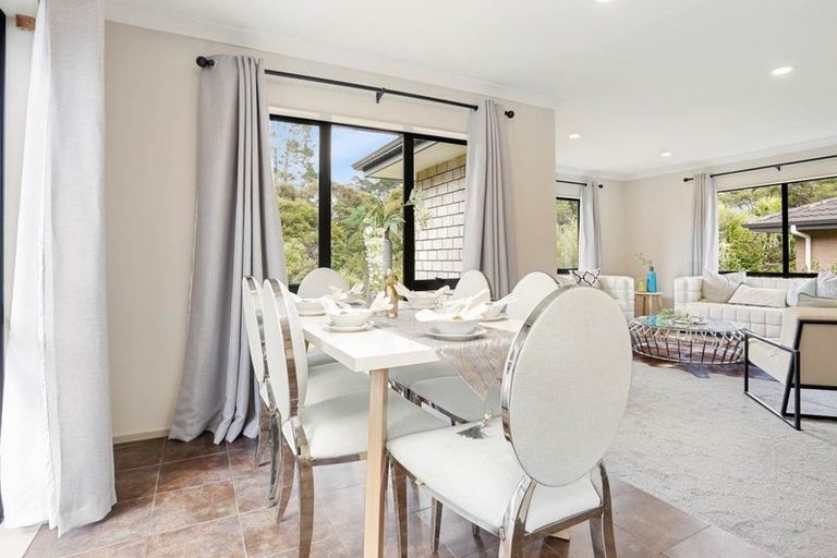 Photo of property in 54 Sherrybrooke Place, Sunnyvale, Auckland, 0612