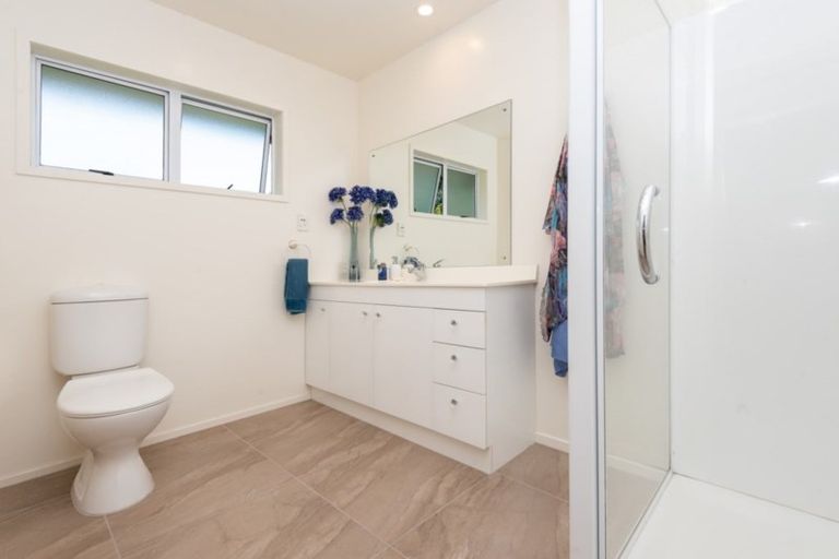 Photo of property in 13 Fenton Terrace, Cockle Bay, Auckland, 2014