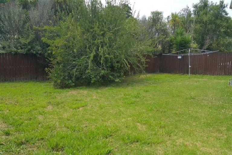 Photo of property in 14 Mile Place, Henderson, Auckland, 0612