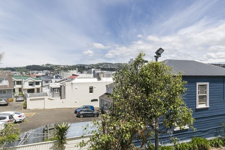 Photo of property in 60 Roxburgh Street, Mount Victoria, Wellington, 6011