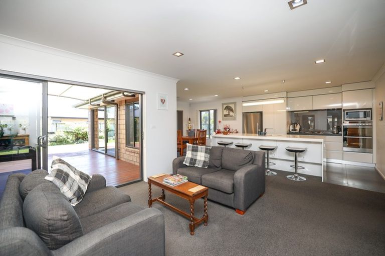 Photo of property in 8 Settlers Close, Whalers Gate, New Plymouth, 4310