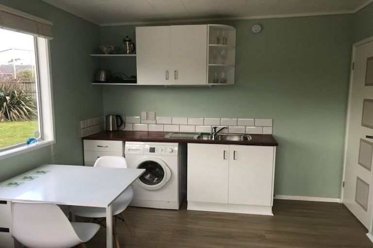 Photo of property in 69 Kiwi Esplanade, Mangere Bridge, Auckland, 2022