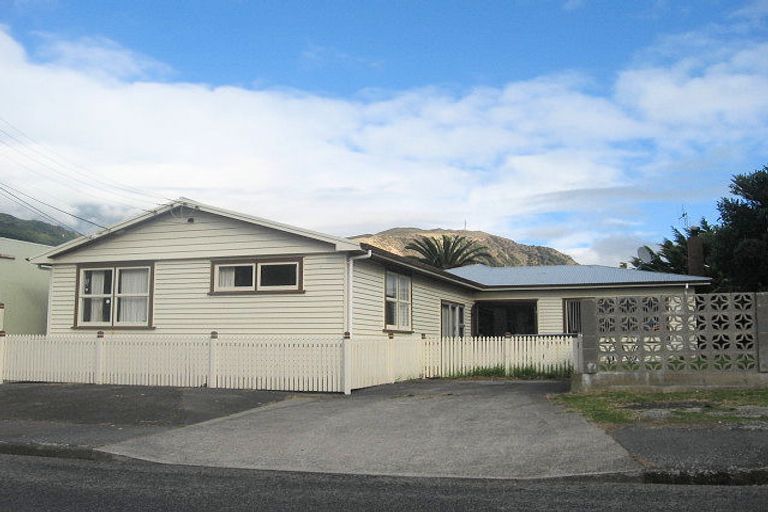 Photo of property in 20 Te Miti Street, Paekakariki, 5034