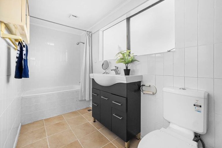 Photo of property in 3 Cheam Place, Pakuranga Heights, Auckland, 2010