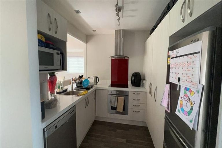 Photo of property in 4 Pahi Place, West Harbour, Auckland, 0618