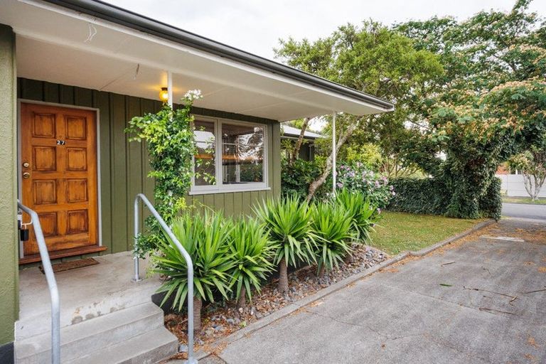 Photo of property in 27 Waterloo Crescent, Hokowhitu, Palmerston North, 4410