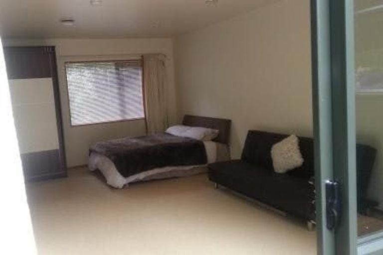 Photo of property in 1/29 John Court Street, Birkenhead, Auckland, 0626