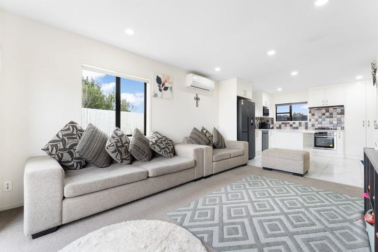 Photo of property in 1/36 West Coast Road, Glen Eden, Auckland, 0602