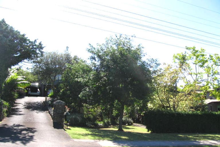 Photo of property in 14 Tiri Road, Milford, Auckland, 0620