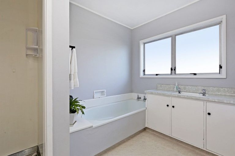 Photo of property in 1 Arney Street, Tamatea, Napier, 4112