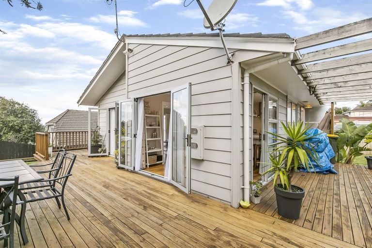 Photo of property in 1/57 Sunset Road, Totara Vale, Auckland, 0629