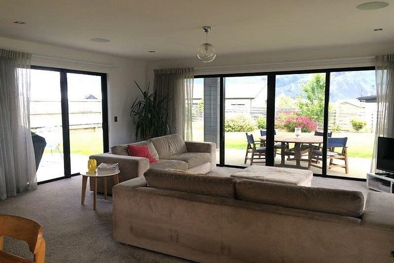 Photo of property in 9 Centre Crescent, Wanaka, 9305