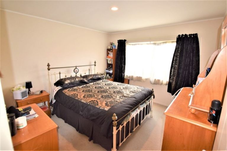 Photo of property in 28 Maurice Borich Place, Henderson, Auckland, 0610