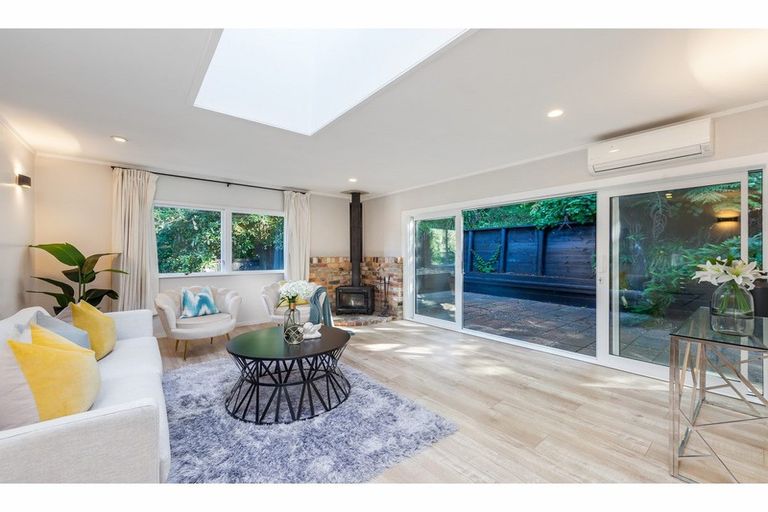 Photo of property in 2/9 Selwyn Avenue, Glen Eden, Auckland, 0602