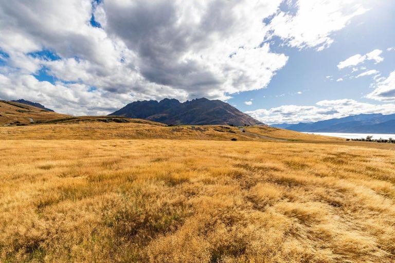 Photo of property in 3 Water Race Lane, Jacks Point, Queenstown, 9371