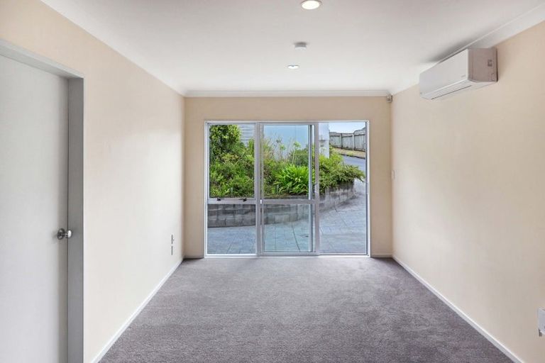 Photo of property in 7 The Topdeck, Whitby, Porirua, 5024