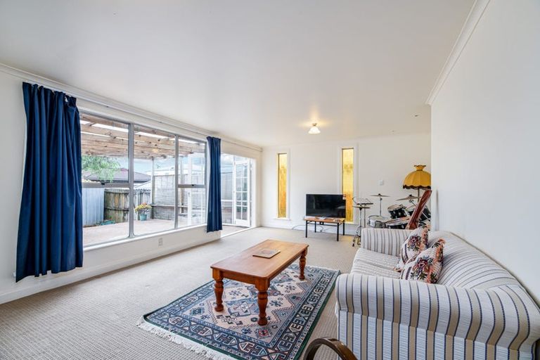 Photo of property in 71 Hutchinson Avenue, New Lynn, Auckland, 0600