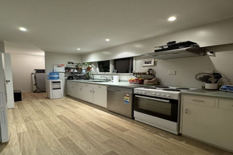 Photo of property in 1/29 Pupuke Road, Takapuna, Auckland, 0622