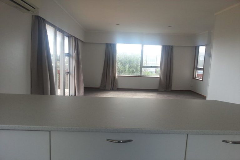 Photo of property in 1/2a Hart Road, Hauraki, Auckland, 0622