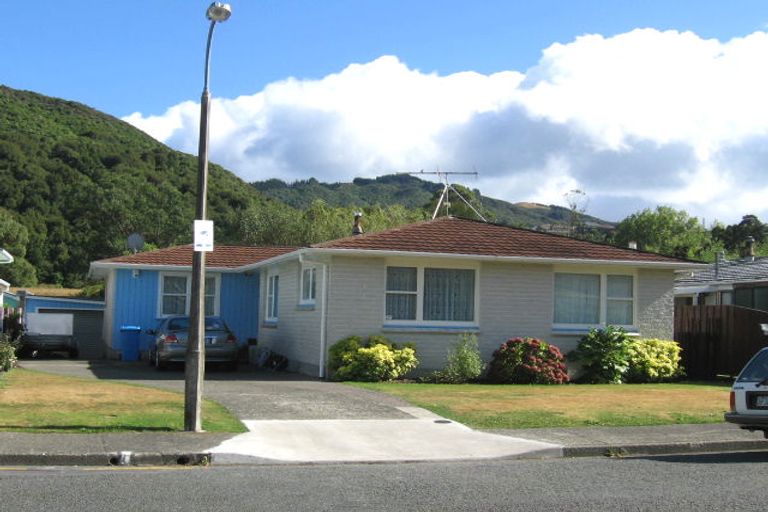 Photo of property in 77 Holdsworth Avenue, Trentham, Upper Hutt, 5018