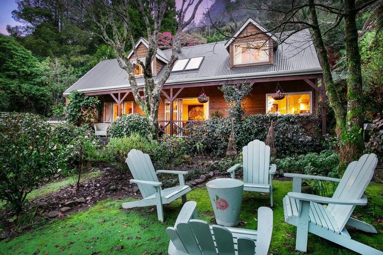 Photo of property in 13 Bush Road, Waiatarua, Auckland, 0604