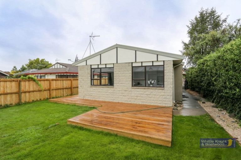 Photo of property in 2/92c Englefield Road, Northwood, Christchurch, 8051