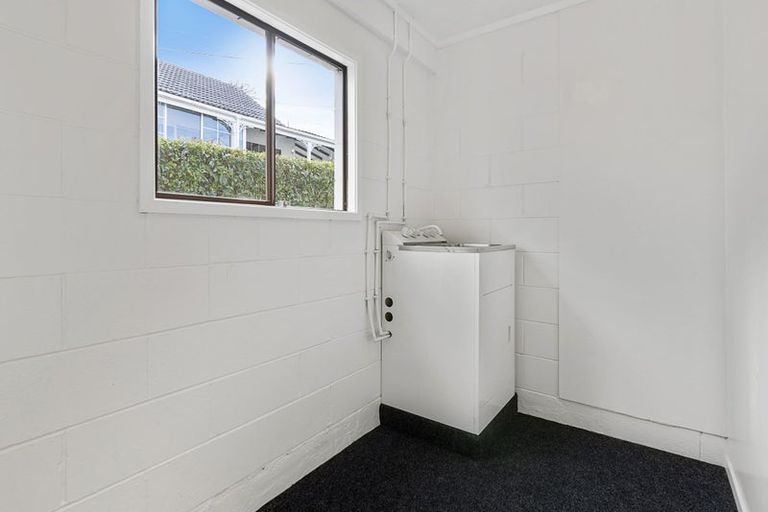 Photo of property in 1/3 Tirimoana Road, Te Atatu South, Auckland, 0602
