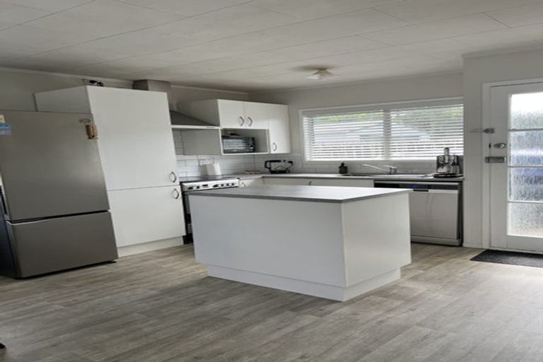 Photo of property in 95 Santiago Crescent, Unsworth Heights, Auckland, 0632