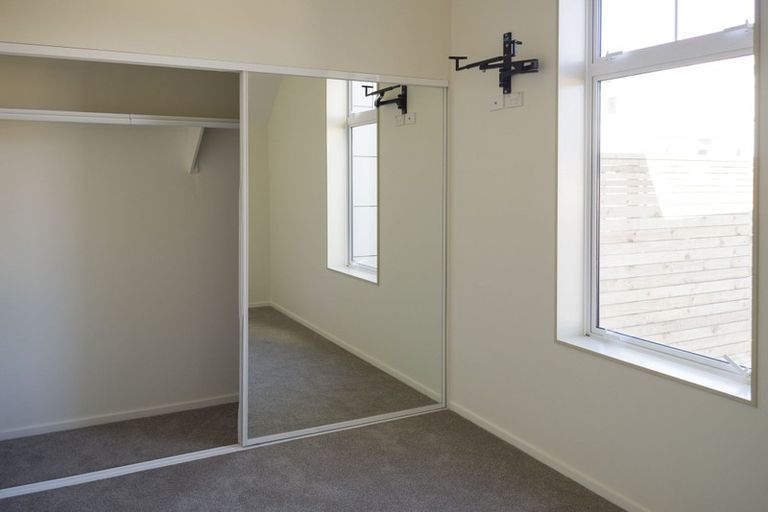 Photo of property in Pirie Street Townhouses, 5/35 Pirie Street, Mount Victoria, Wellington, 6011