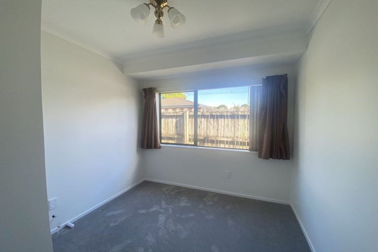 Photo of property in 15 Vanderbilt Parade, Albany, Auckland, 0632