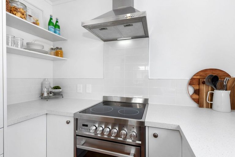 Photo of property in 24 Garland Drive, St Andrews, Hamilton, 3200