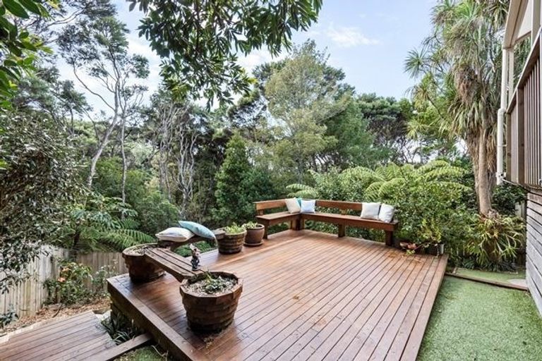 Photo of property in 1/16 Valecrest Place, Bayview, Auckland, 0629