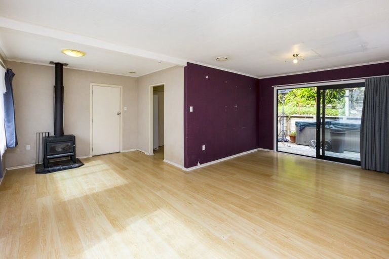 Photo of property in 76 Elmslie Road, Pinehaven, Upper Hutt, 5019