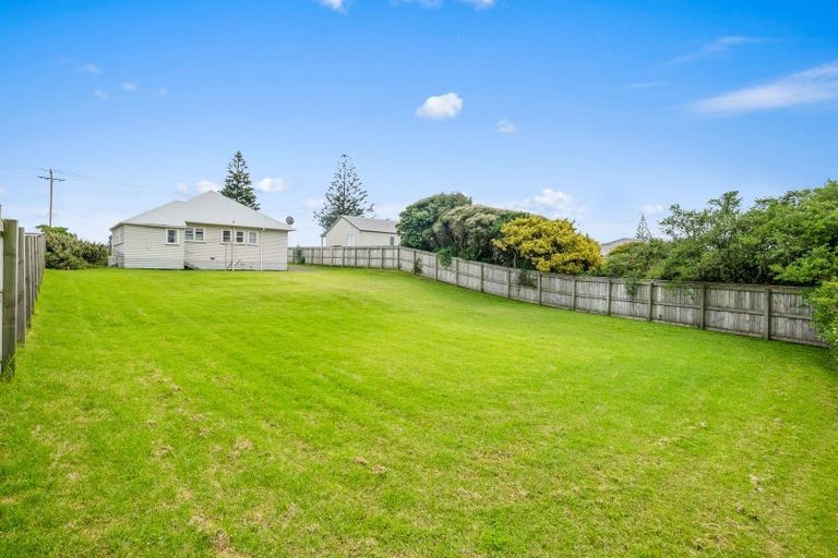 Photo of property in 38 Marine Parade, Otaki Beach, Otaki, 5512