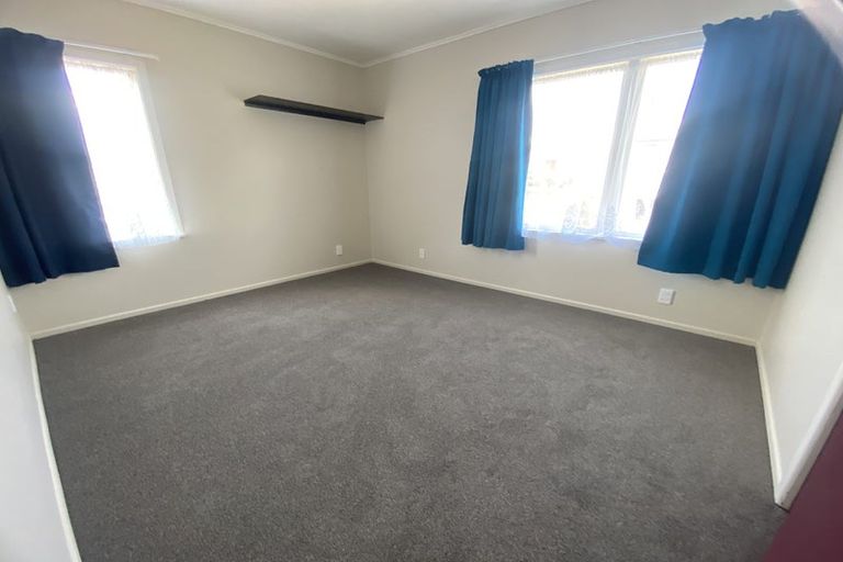 Photo of property in 5 Gregg Place, Sunnyvale, Auckland, 0612