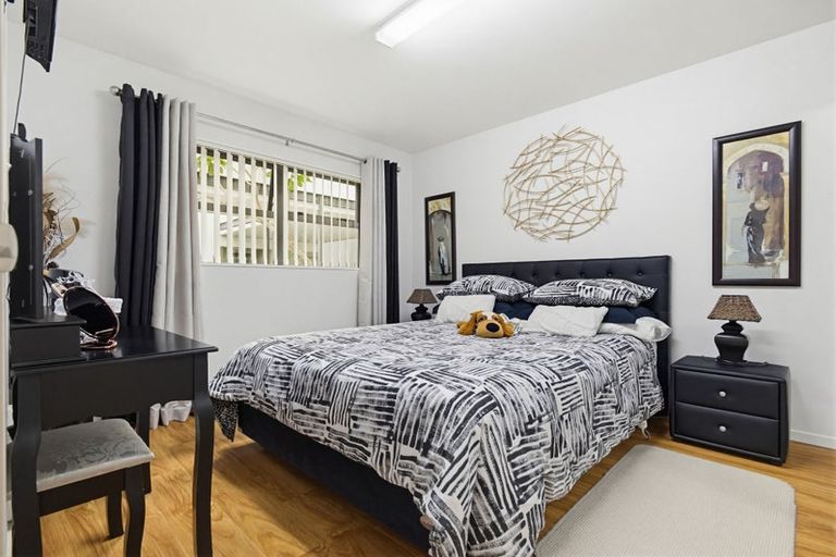 Photo of property in 2/124 Stancombe Road, Flat Bush, Auckland, 2016