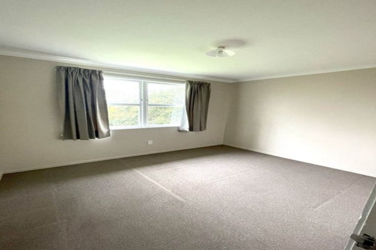 Photo of property in 76 Fitzwater Place, Henderson, Auckland, 0612