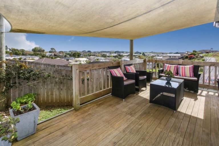 Photo of property in 36 Cape Vista Crescent, Pukekohe, 2120
