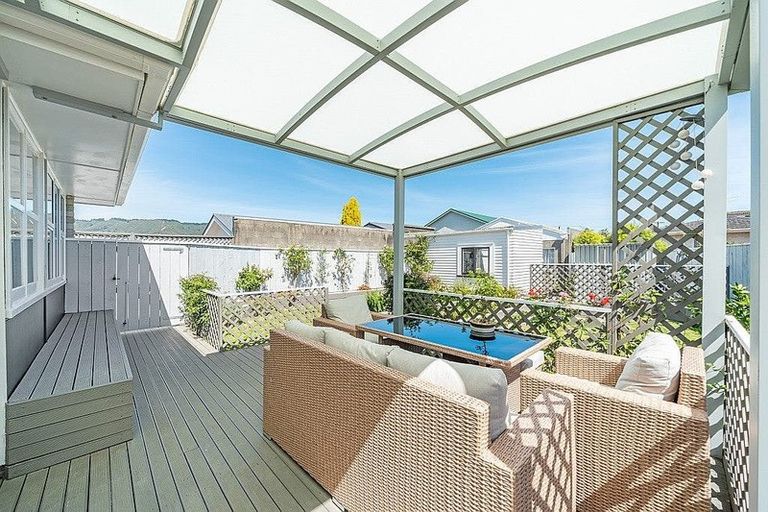 Photo of property in 20a Holyoake Crescent, Avalon, Lower Hutt, 5011