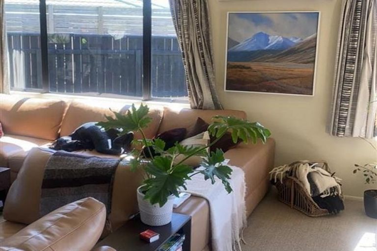 Photo of property in 3a Marchant Place, Westown, New Plymouth, 4310