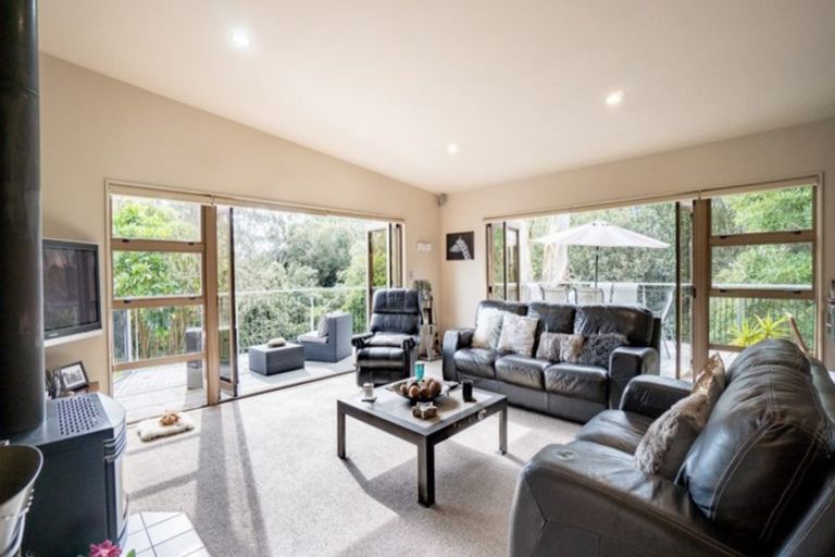 Photo of property in 67 Atawhai Road, Fitzherbert, Palmerston North, 4410