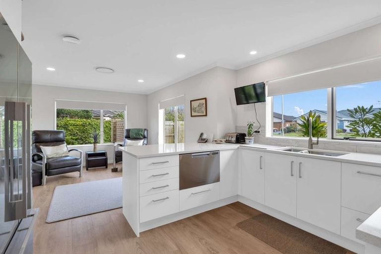 Photo of property in 21 Beachwater Drive, Papamoa Beach, Papamoa, 3118