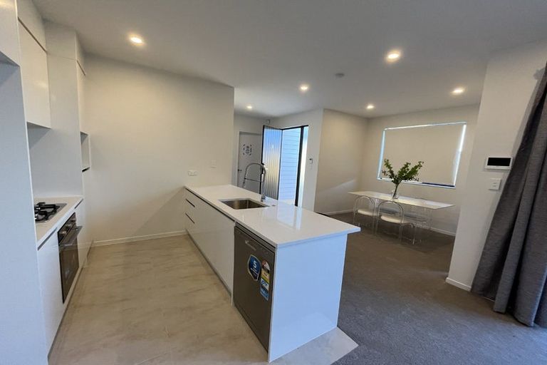 Photo of property in 1/535 Swanson Road, Ranui, Auckland, 0612