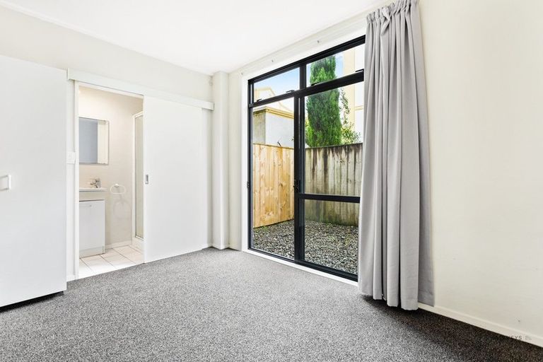 Photo of property in Krisley Court, 15/6 Ambrico Place, New Lynn, Auckland, 0600