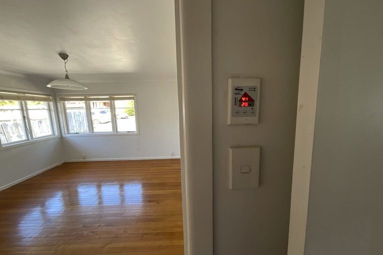 Photo of property in 4 Paton Avenue, Te Atatu South, Auckland, 0610